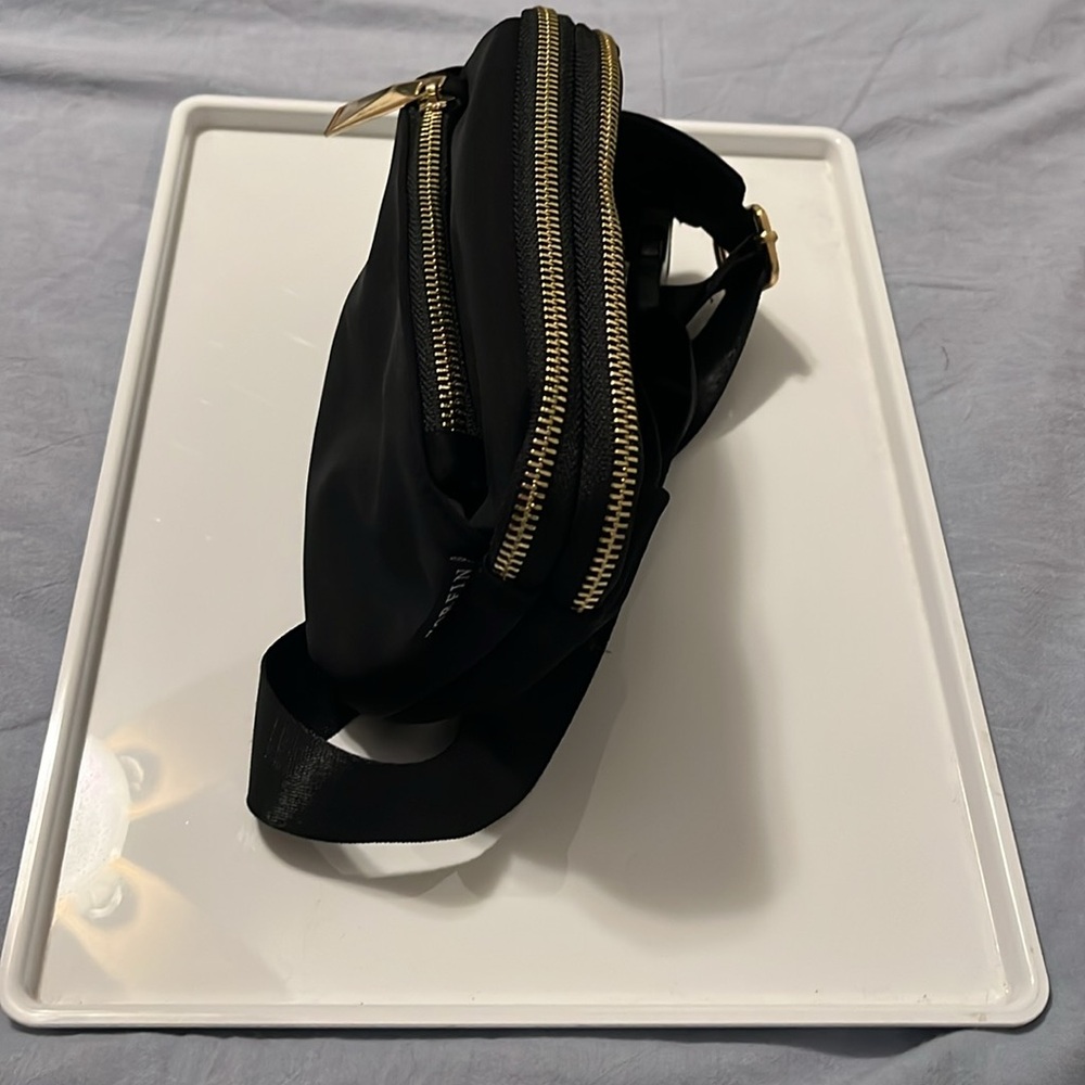 Black and gold spacious belt bag unisex NWOT - Picture 4 of 4